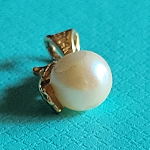 Waylon 14K Dolphin Pearl Pendant - Picture 13 of 14